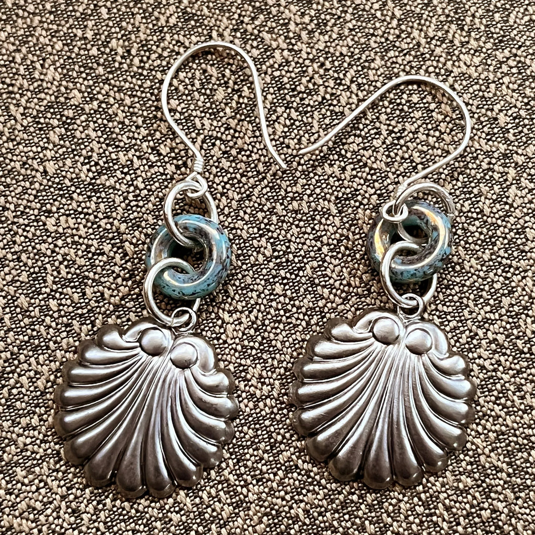Vintage Silver Shell Earrings à Clef