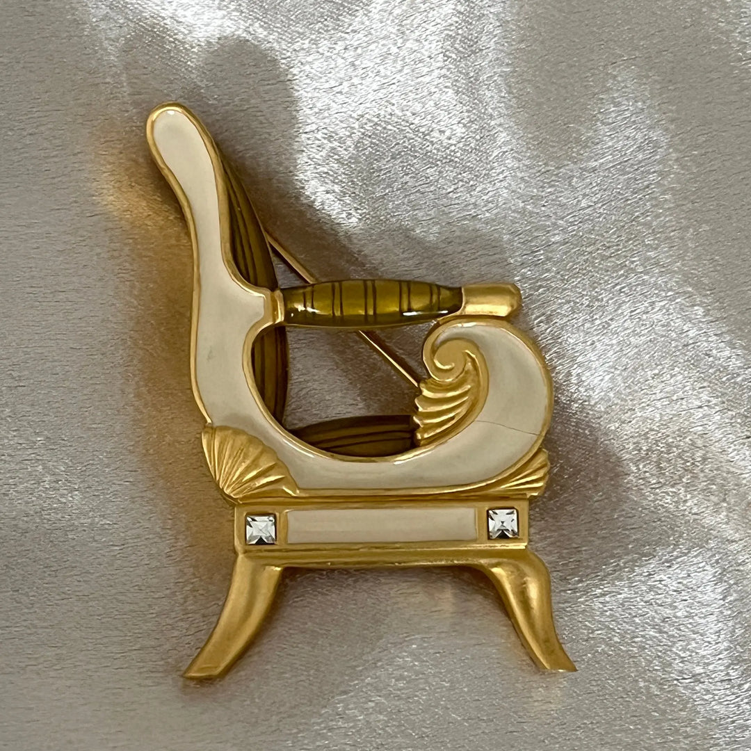Gold and Ivory Vintage Pharoah Throne Brooch à Clef