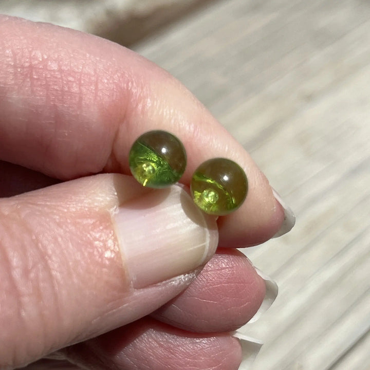 Green Amber Stud Earrings à Clef