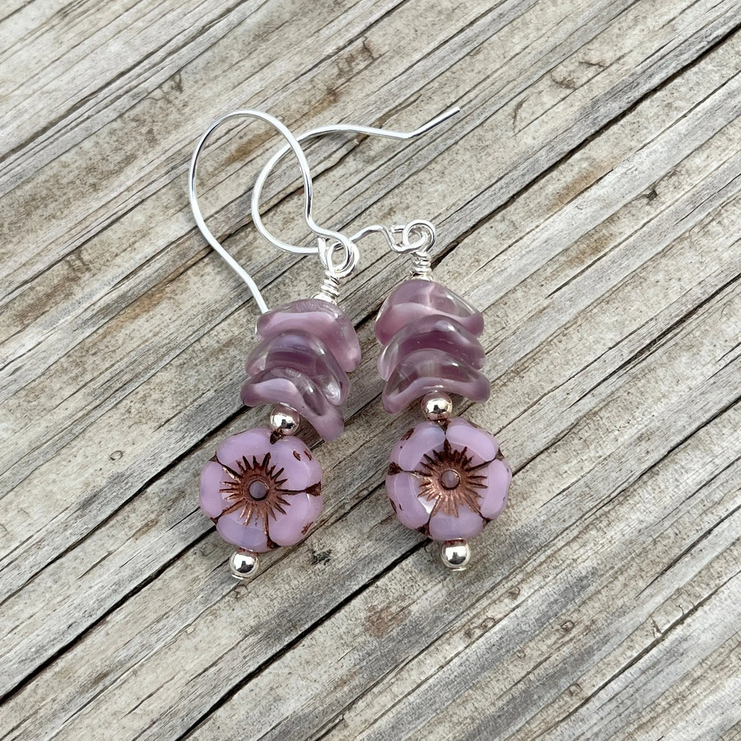 Lilac Hawaiian Flower Earrings à Clef