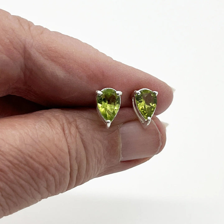 Peridot Stud Earrings à Clef