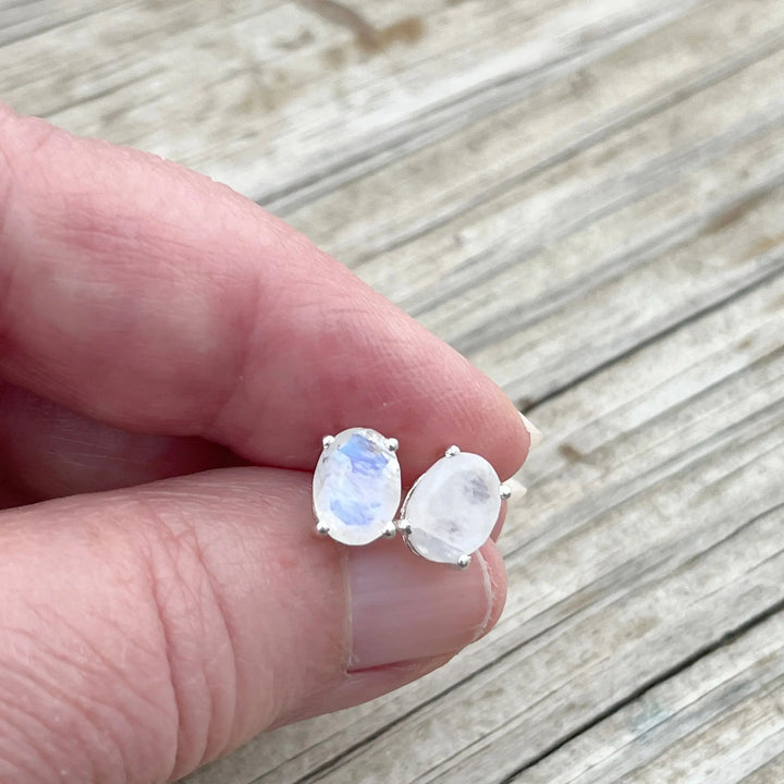 Rainbow Moonstone Stud Earrings à Clef