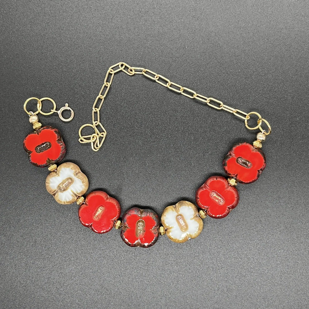 Red and White Clover Bracelet à Clef