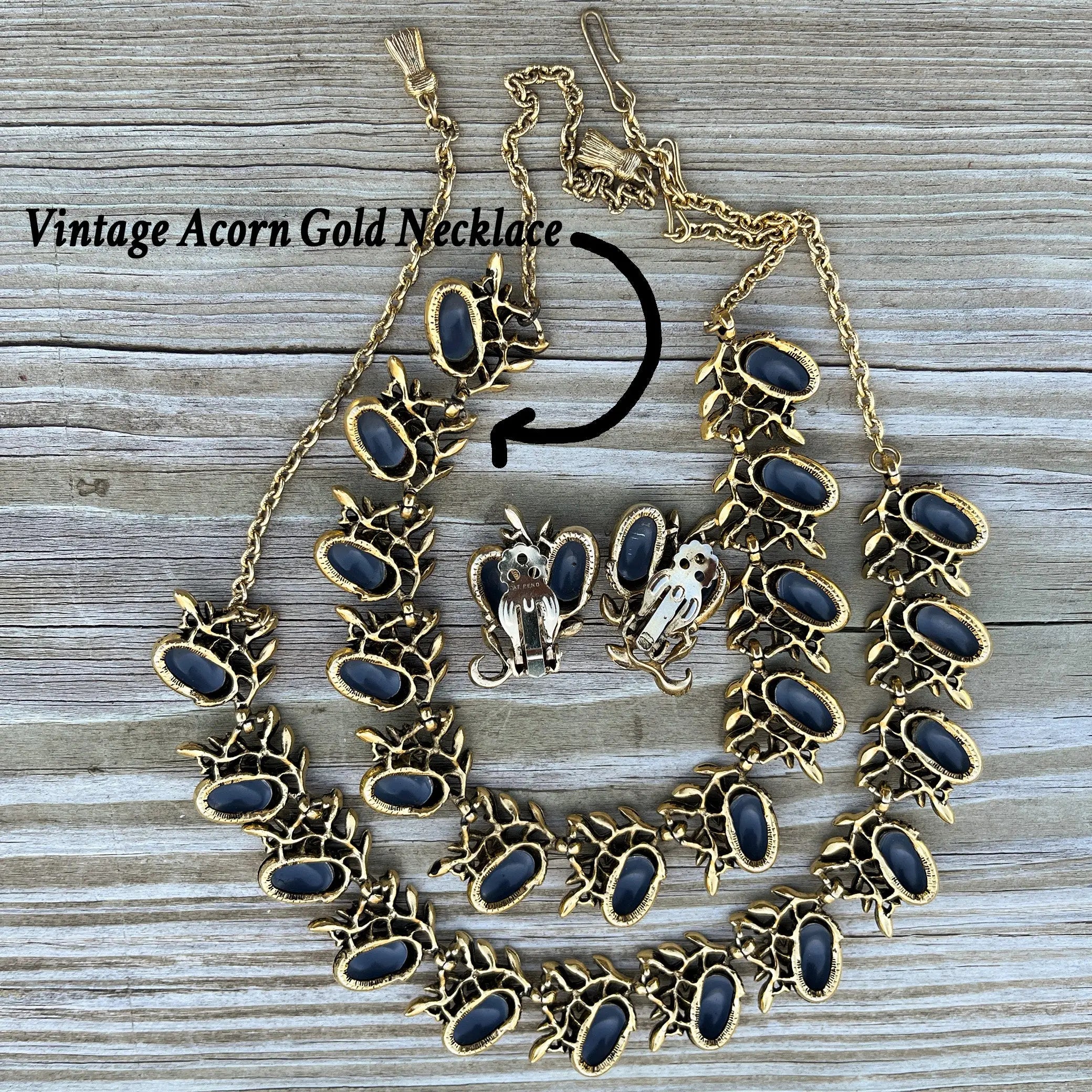 Vintage Acorn Gold Necklace a Clef
