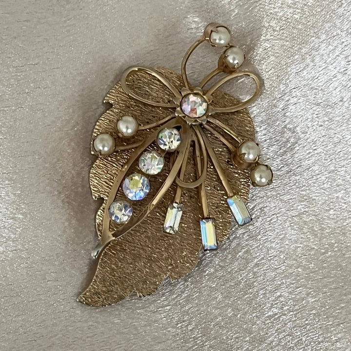 Vintage Gold Leaf Brooch à Clef