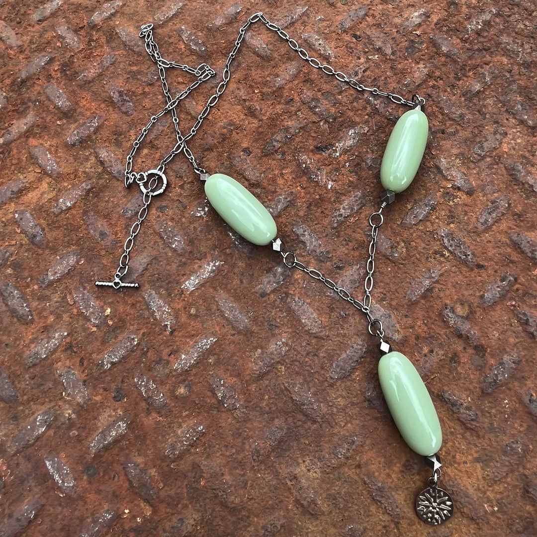 Vintage Green Faux Jadeite Necklace à Clef