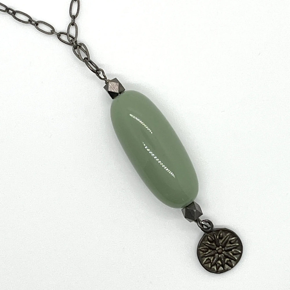 Vintage Green Faux Jadeite Necklace à Clef