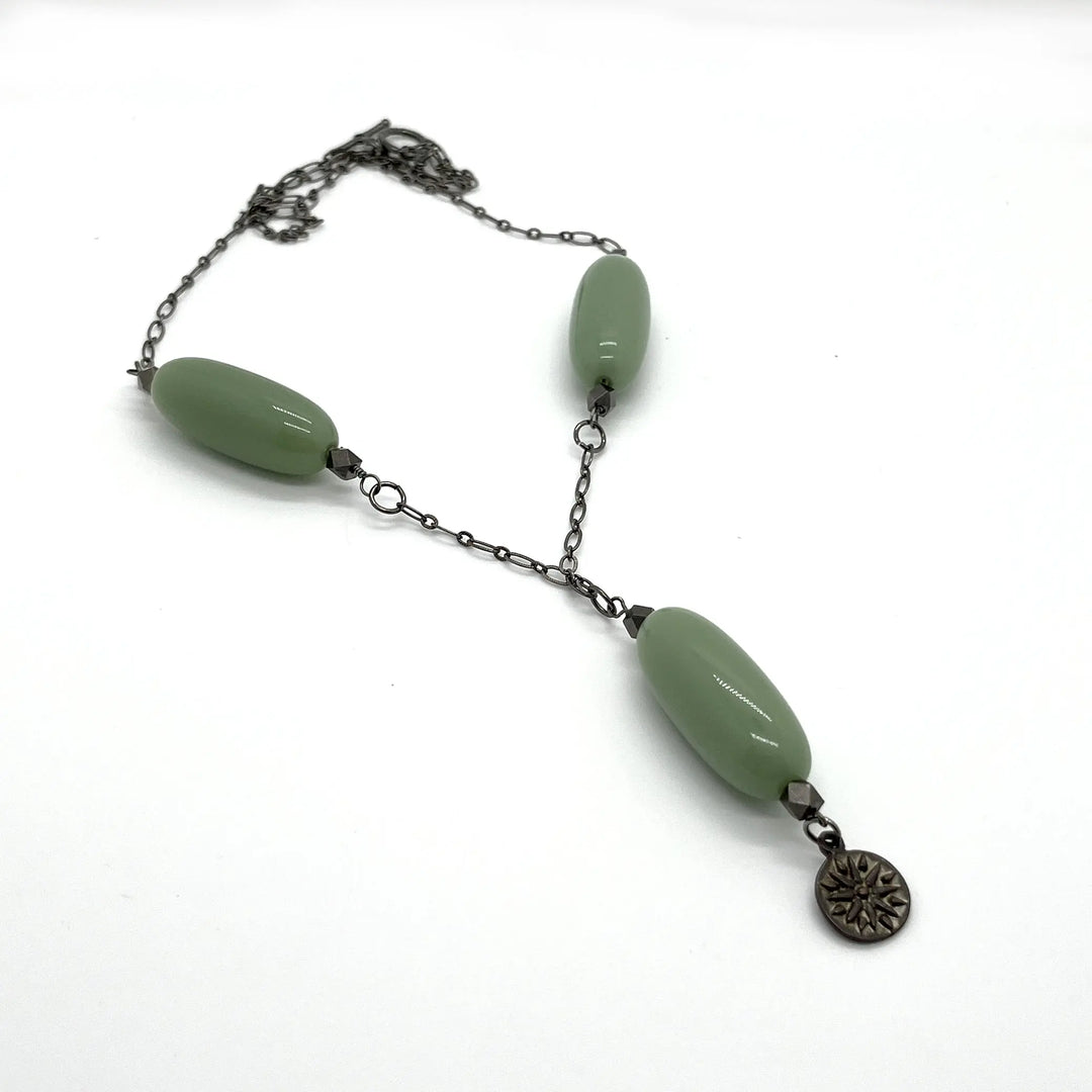 Vintage Green Faux Jadeite Necklace à Clef