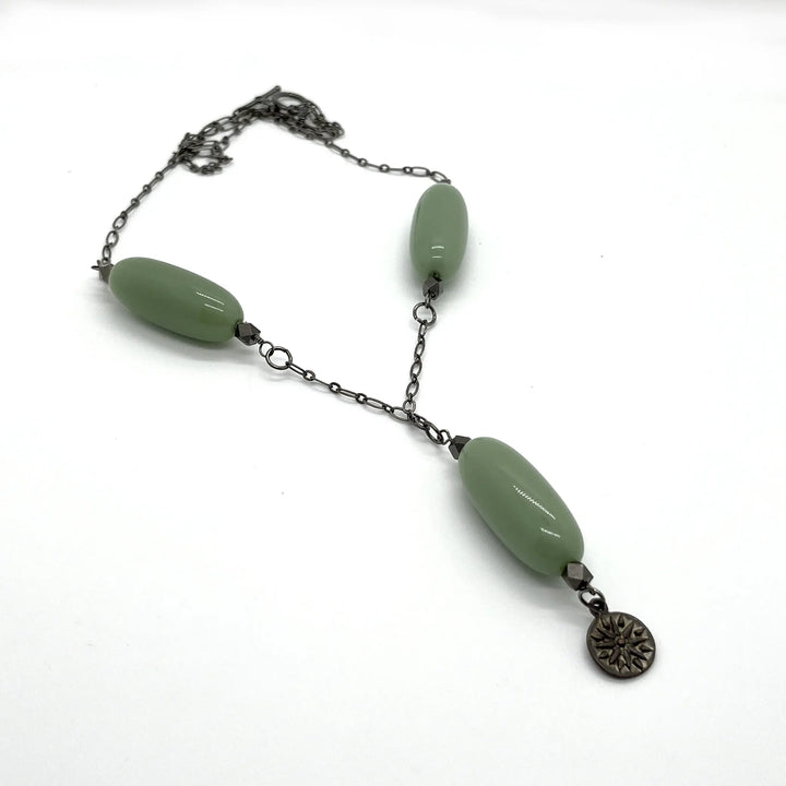 Vintage Green Faux Jadeite Necklace à Clef