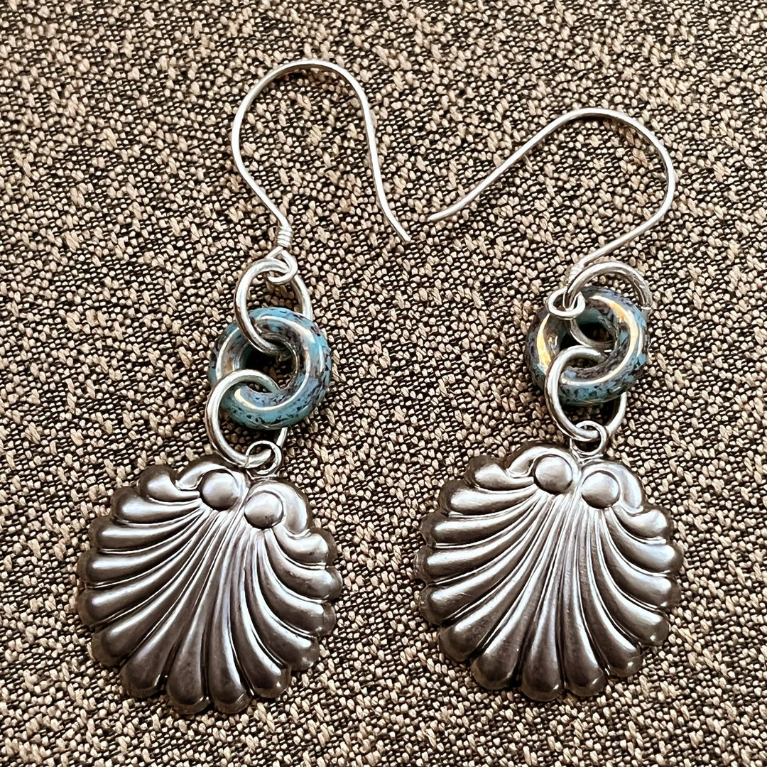 Vintage Silver Shell Earrings à Clef