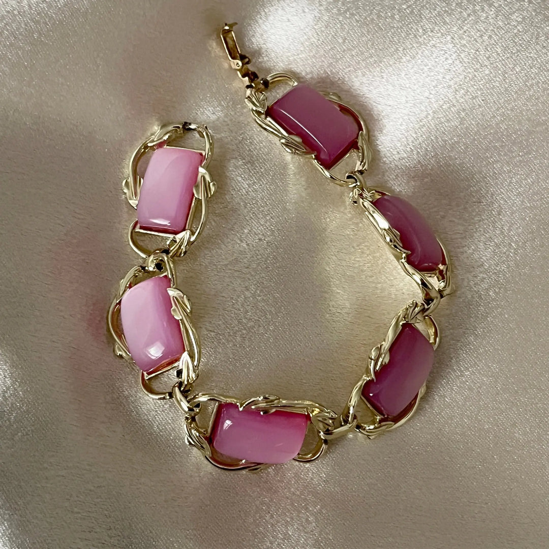 pink thermoset moonglow bracelet Coro à Clef