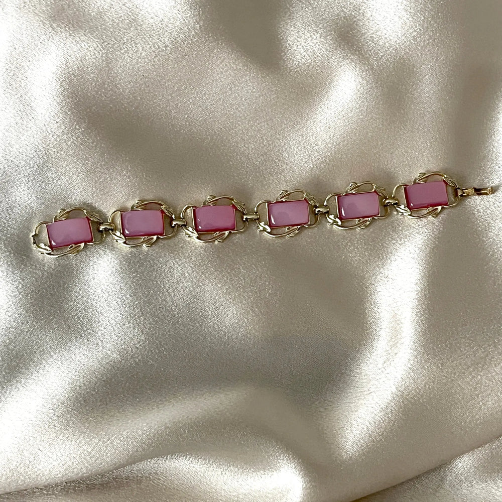 pink thermoset moonglow bracelet Coro à Clef