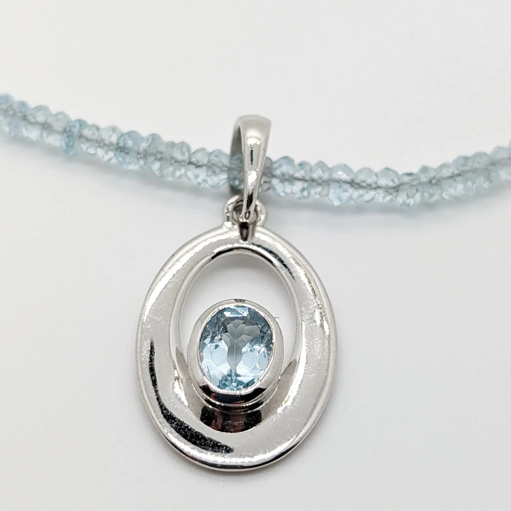 Blue Topaz Pendant Necklace à Clef