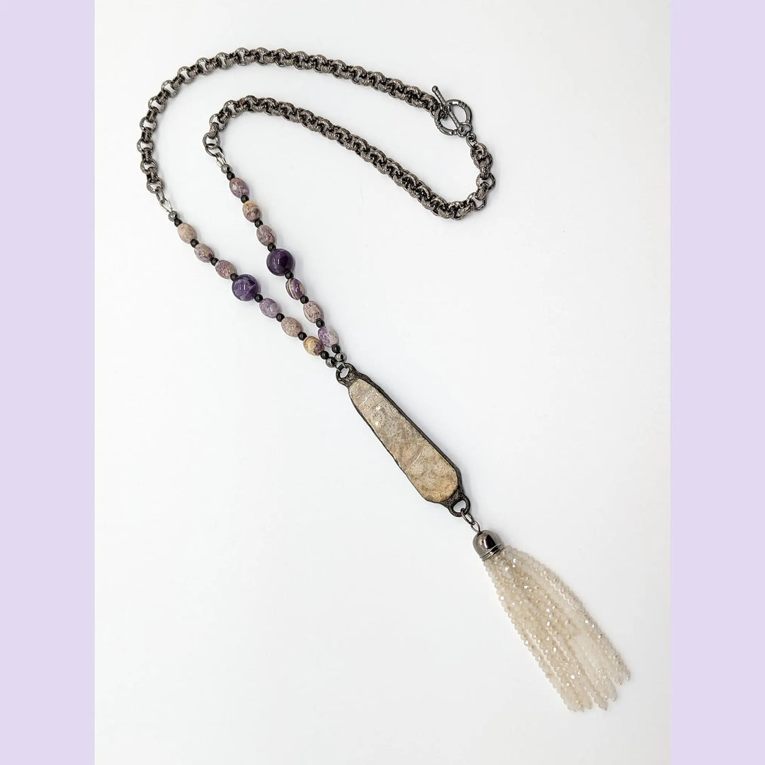 Coral Fossil Tassel Necklace à Clef
