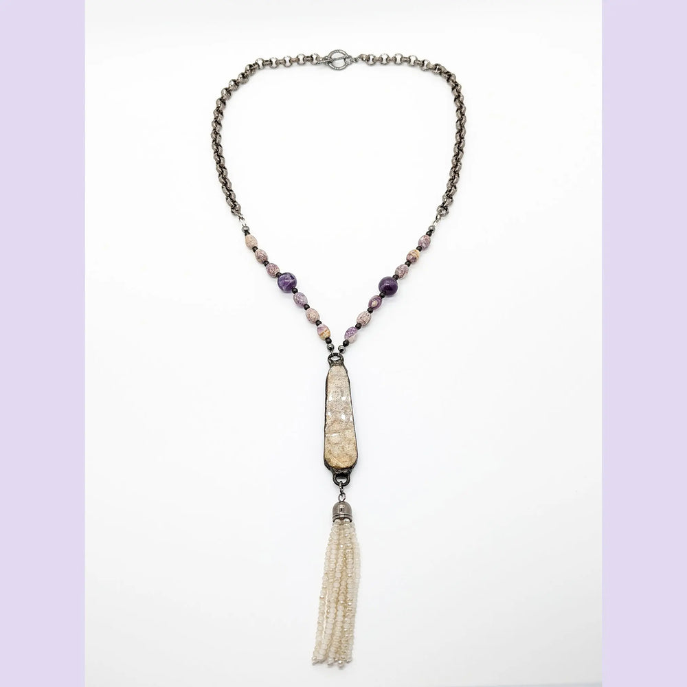 Coral Fossil Tassel Necklace à Clef