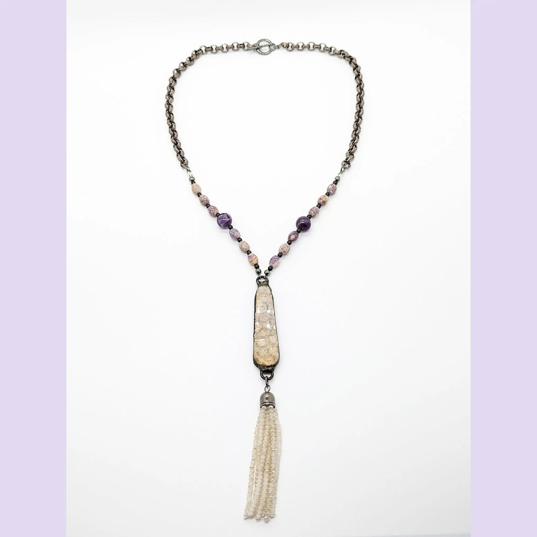 Coral Fossil Tassel Necklace à Clef