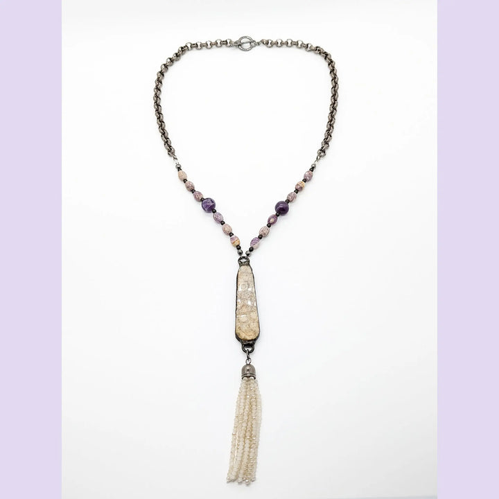 Coral Fossil Tassel Necklace à Clef