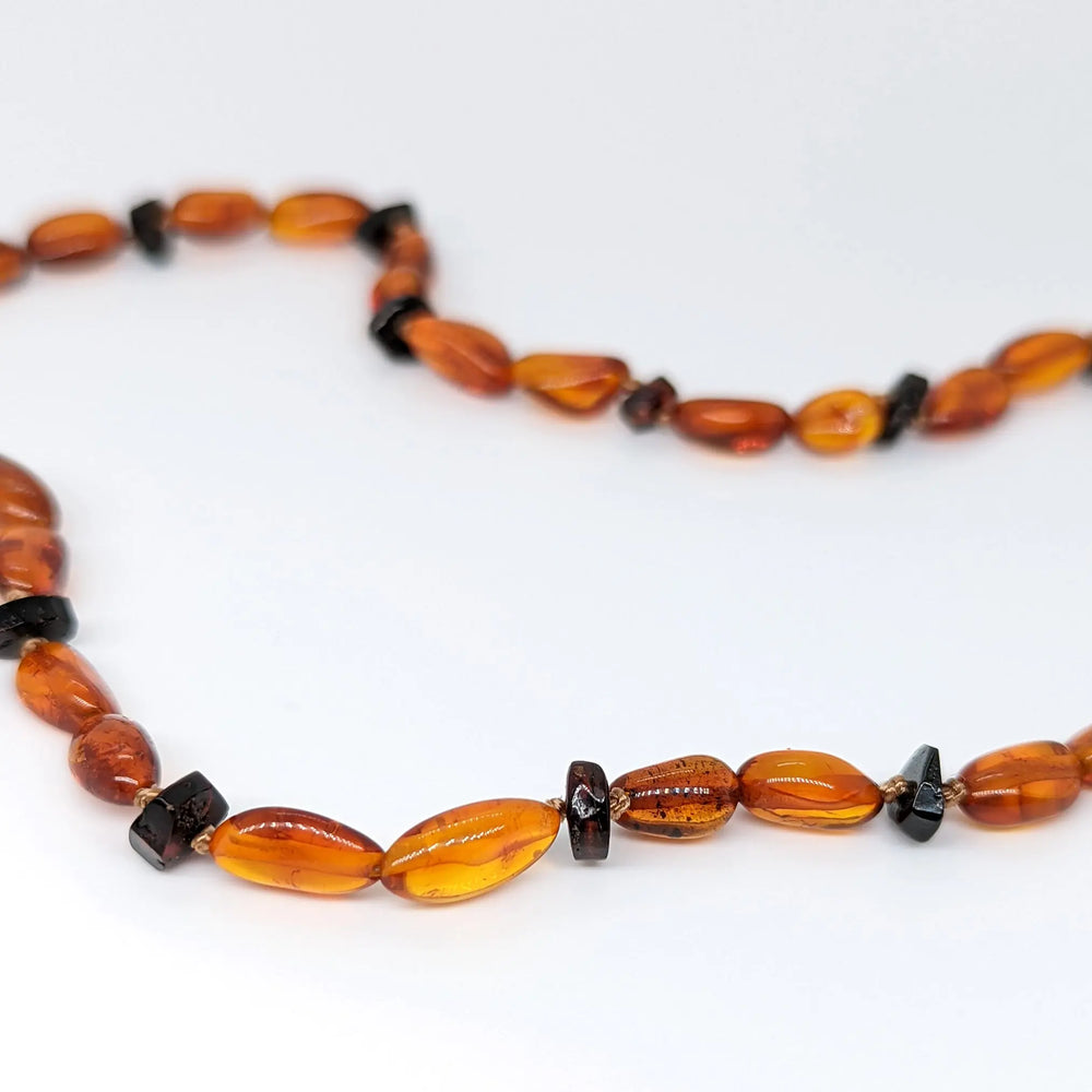 Double Honey Amber Oval Hand Knotted Necklace à Clef