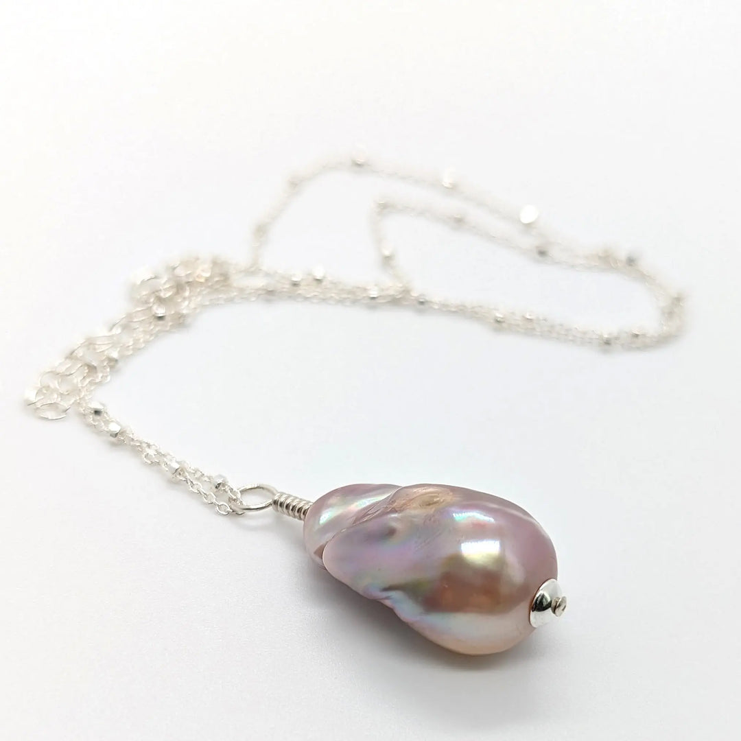 Fireball Baroque Pearl Pendant à Clef