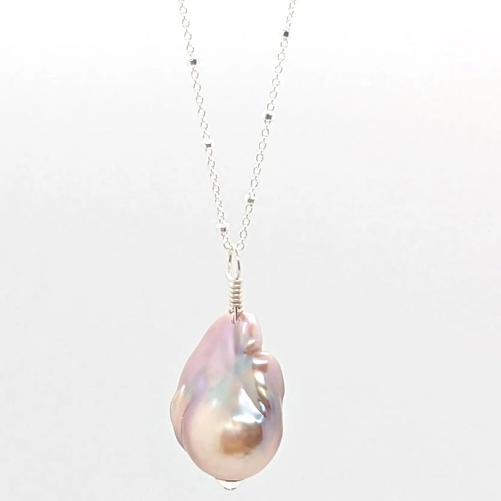 Fireball Baroque Pearl Pendant à Clef