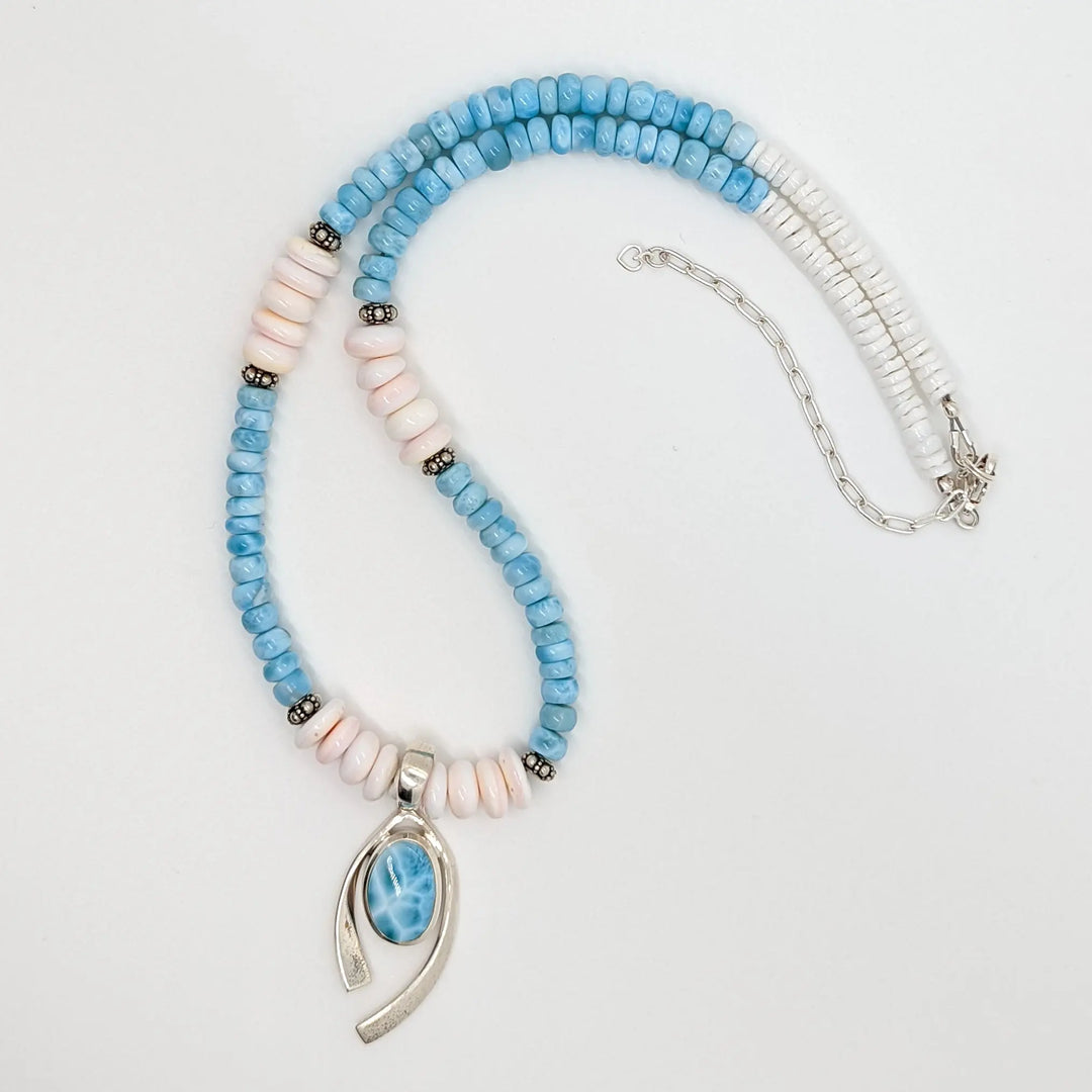 Larimar and Queen Conch Shell Pendant Necklace à Clef