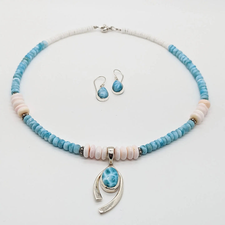 Larimar and Queen Conch Shell Pendant Necklace à Clef