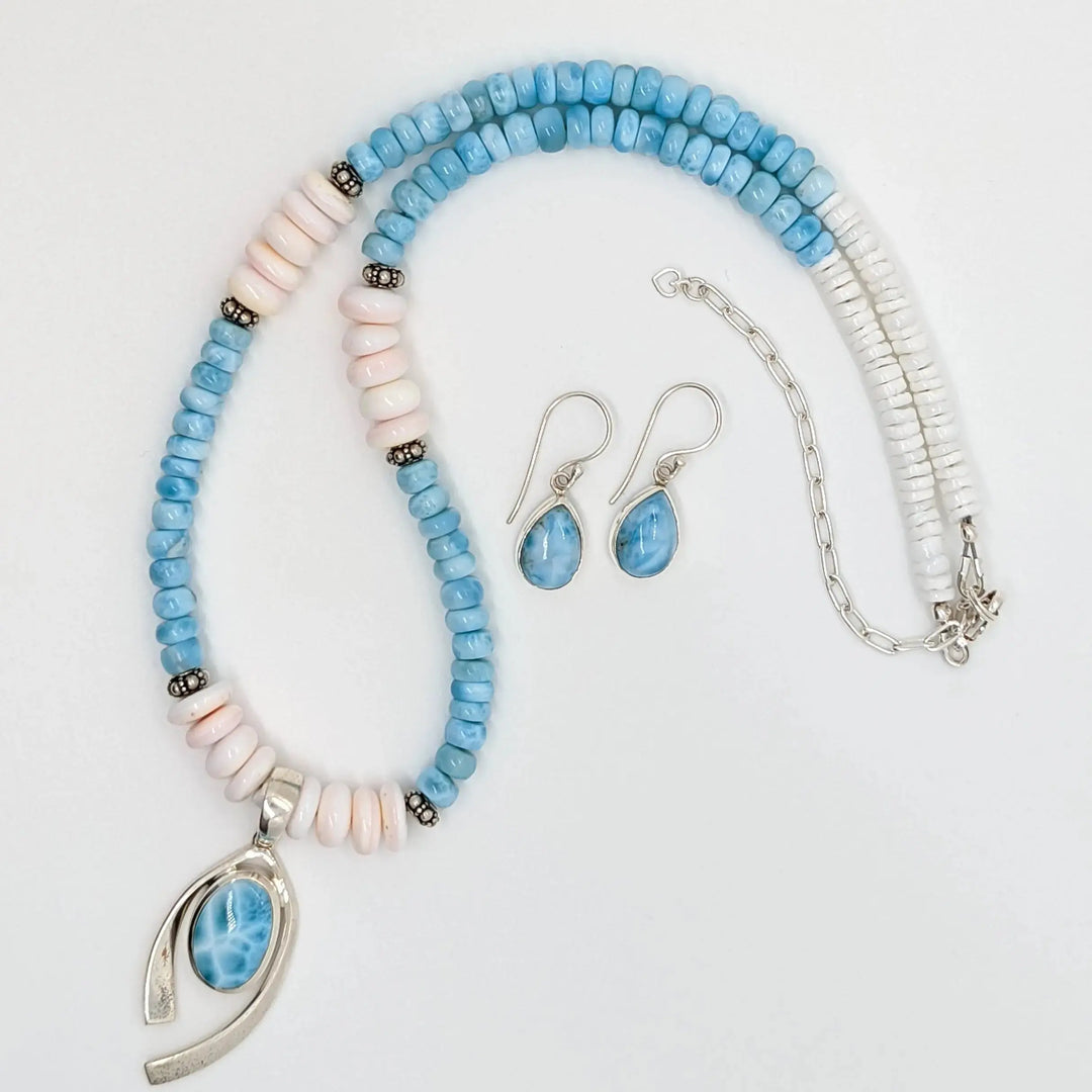 Larimar and Queen Conch Shell Pendant Necklace à Clef