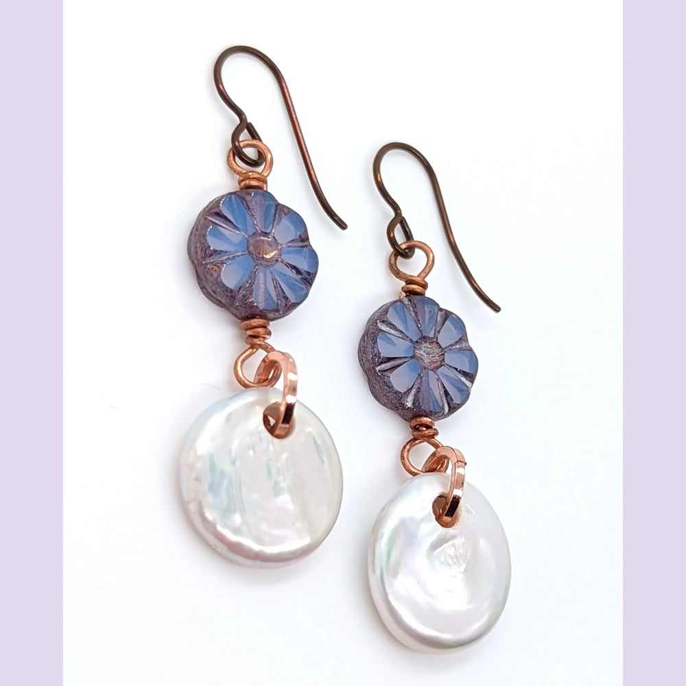 Pearl and Hibiscus Flower Earrings à Clef