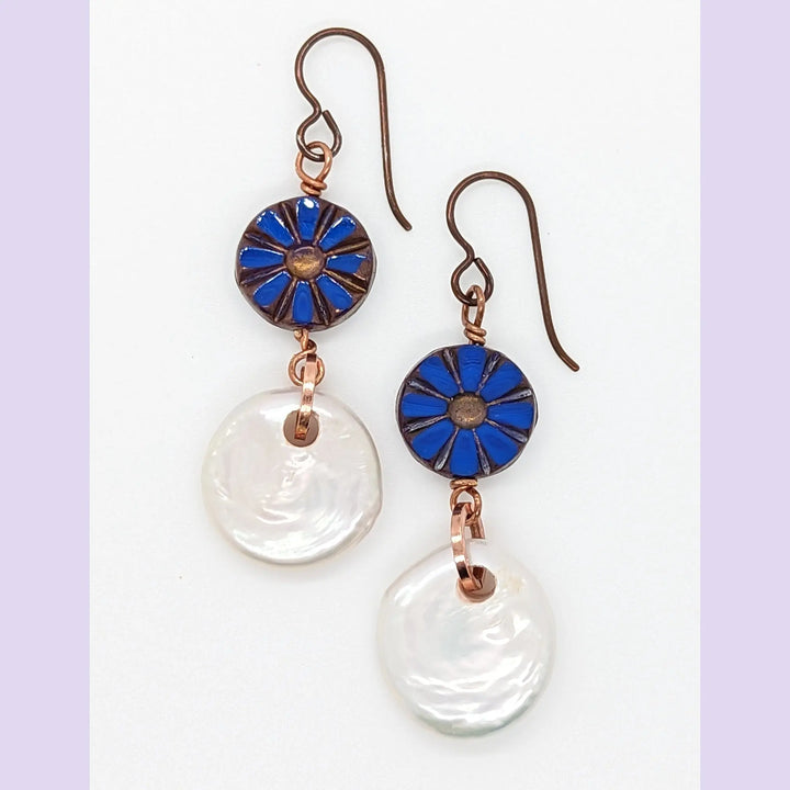 Pearl and Hibiscus Flower Earrings à Clef