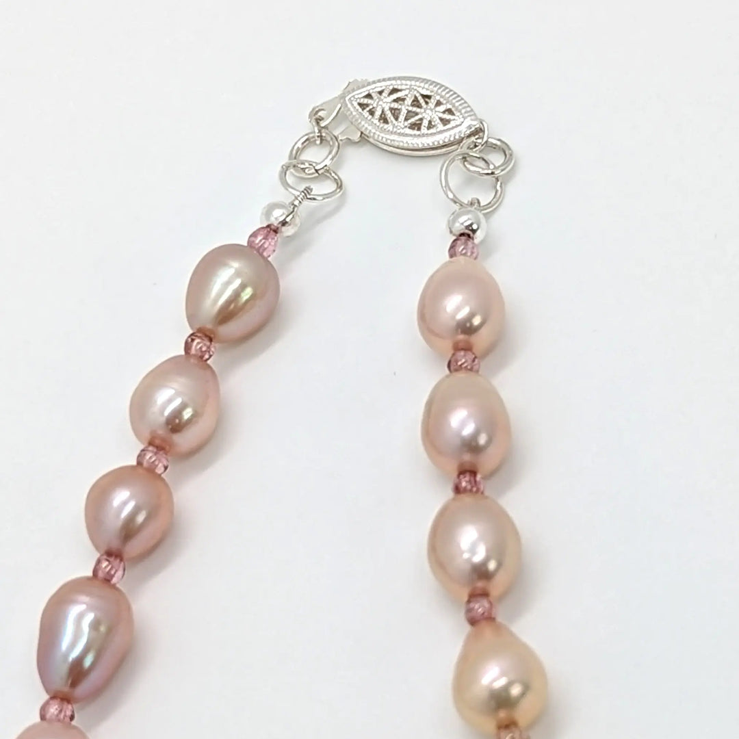 Pink Matinee Pearl Necklace à Clef