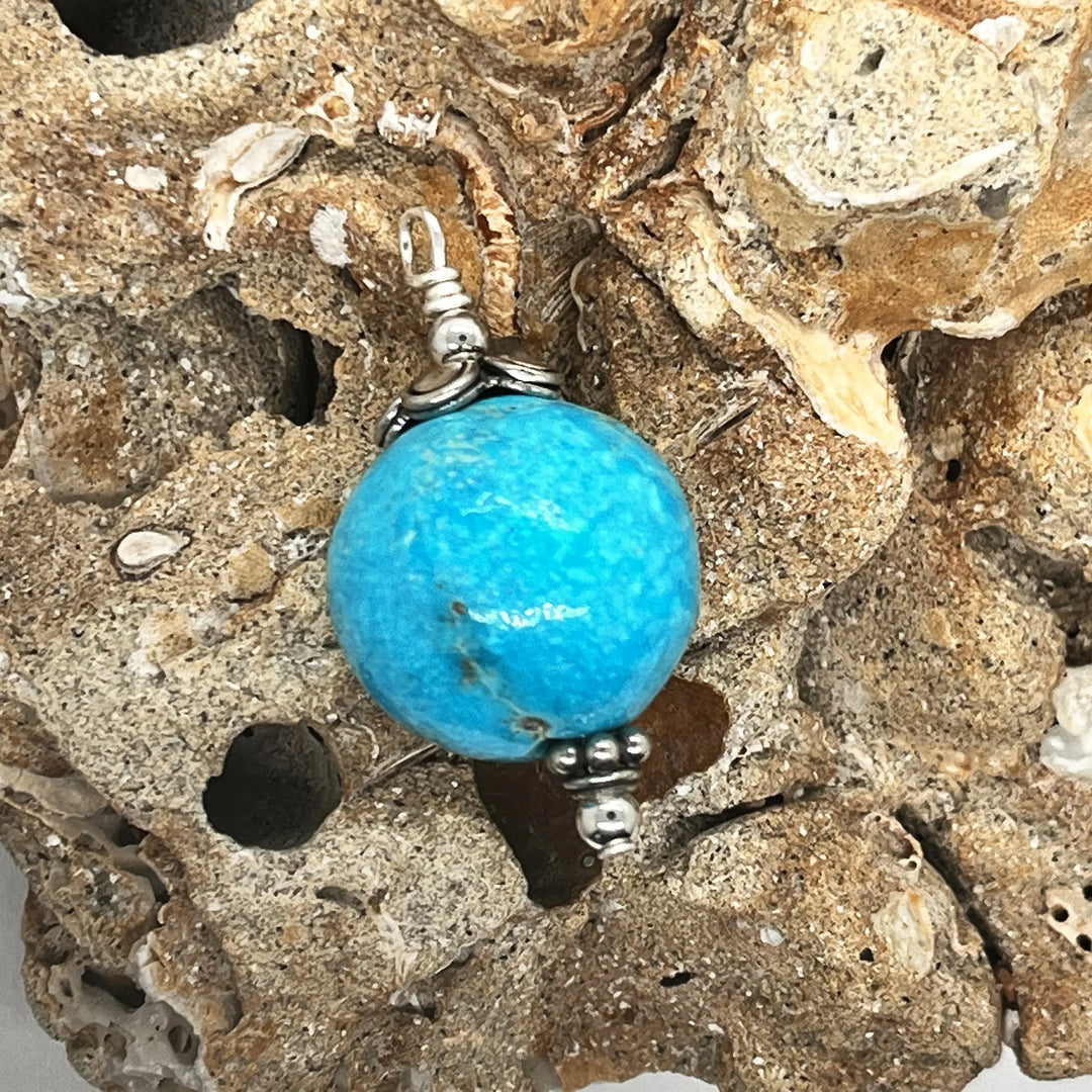 Round Persian Turquoise Drop Pendant à Clef